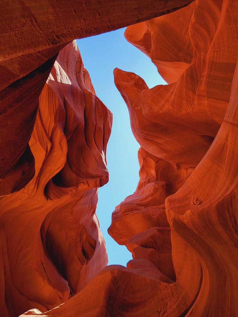 Lower Antelope Canyon Picture Looking Straight Up