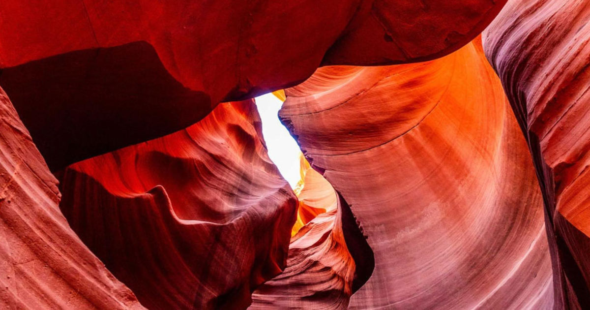 Sandstone reds and oranges on the walls of Lower Antelope Canyon